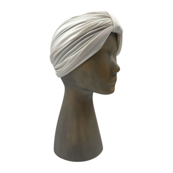 Beli plišani turban