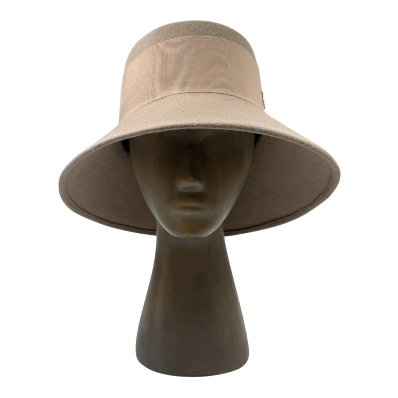 White coffe Helen hat