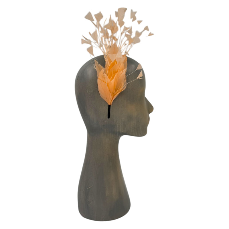 Ligt orange Feather fascinator