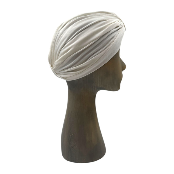 Beli plišani turban