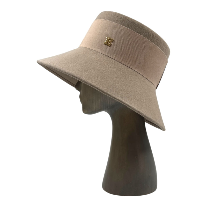 White coffe Helen hat