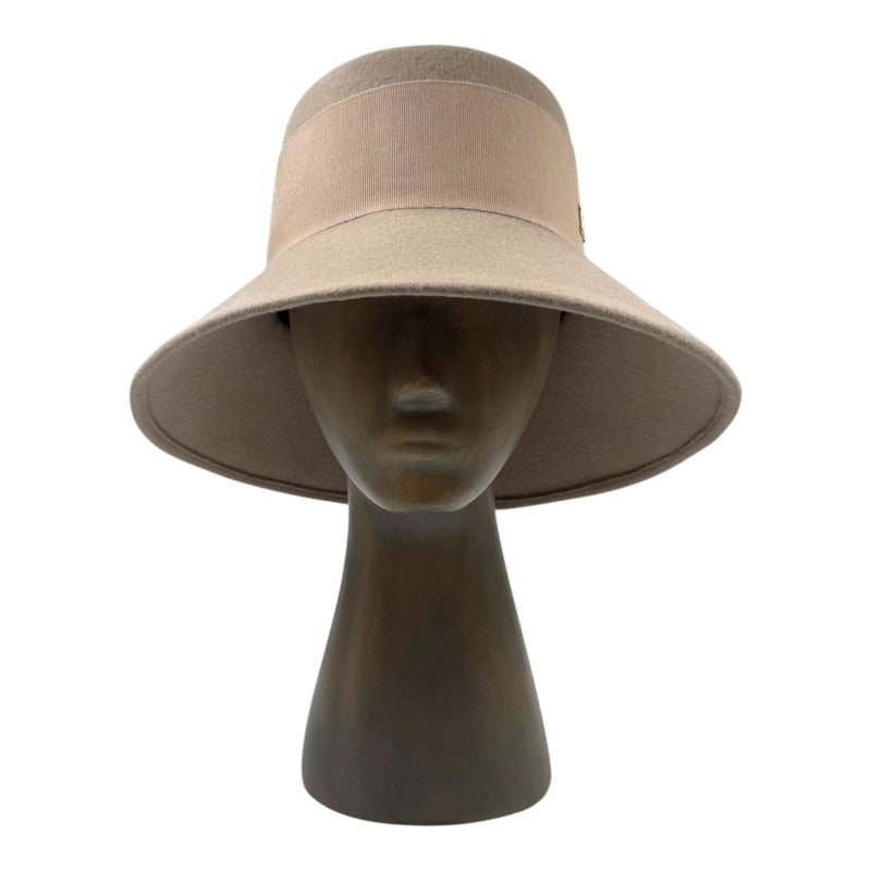 White coffe Helen hat