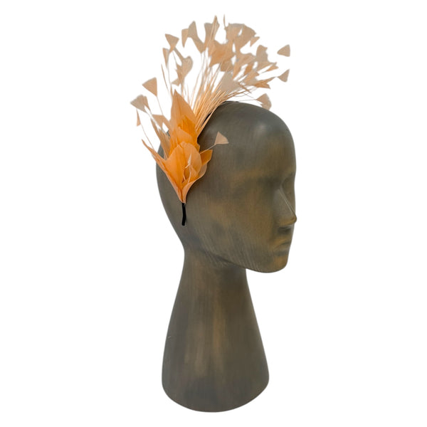 Ligt orange Feather fascinator