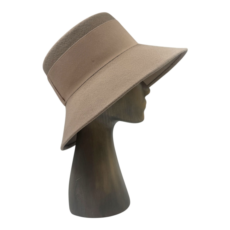 White coffe Helen hat