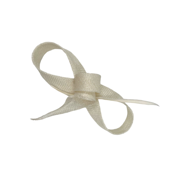 Ivory Mašna fascinator